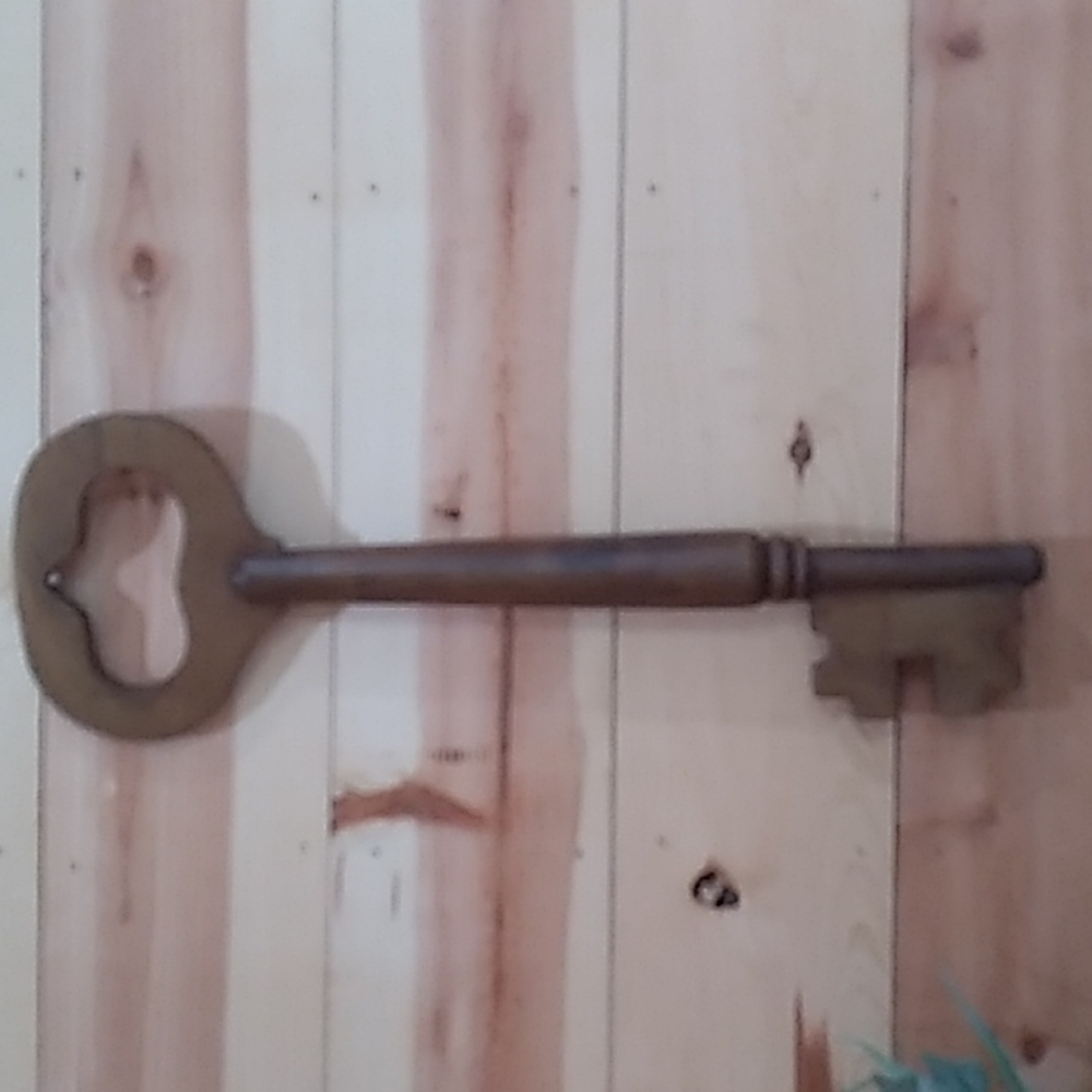 Wooden key wall decor